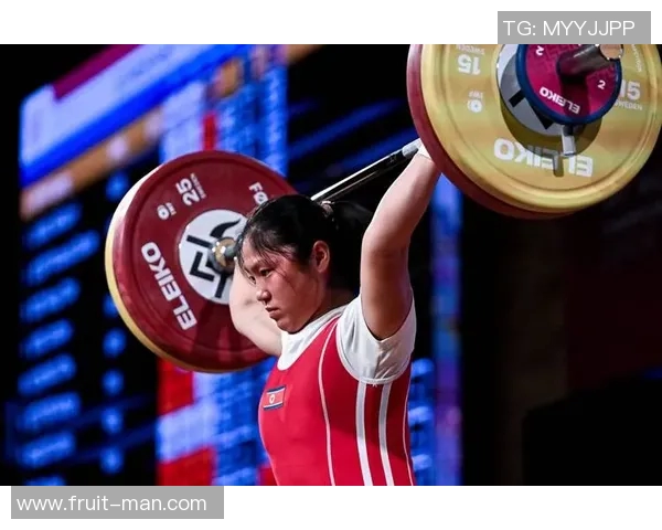 奥运会举重选手体能训练方案与技术提升策略全面解析 奥运会举重选手体能训练方案与技术提升策略全面解析